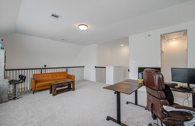 Building Photo - 4722 Crest Hill Dr