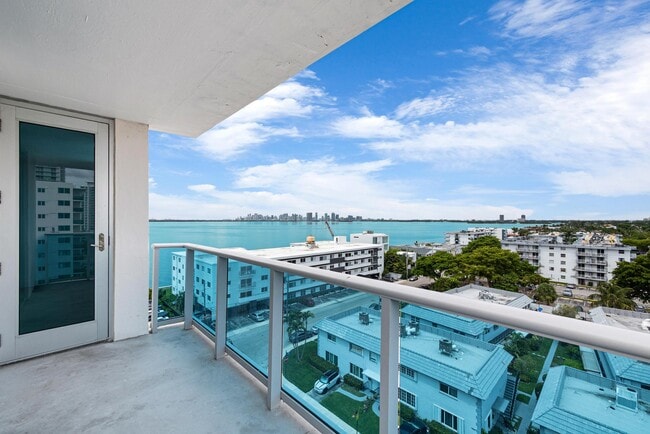 Building Photo - 7501 E Treasure Dr