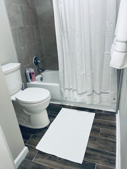 Building Photo - Room in Townhome on Mountain Springs Cir