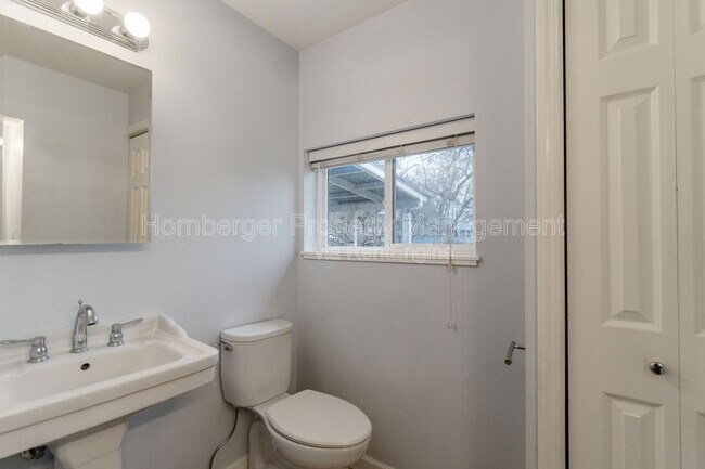 Building Photo - 2324 E South Crescent Ave