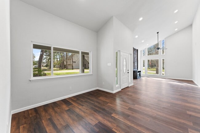 Building Photo - 2 Dewthread Ct