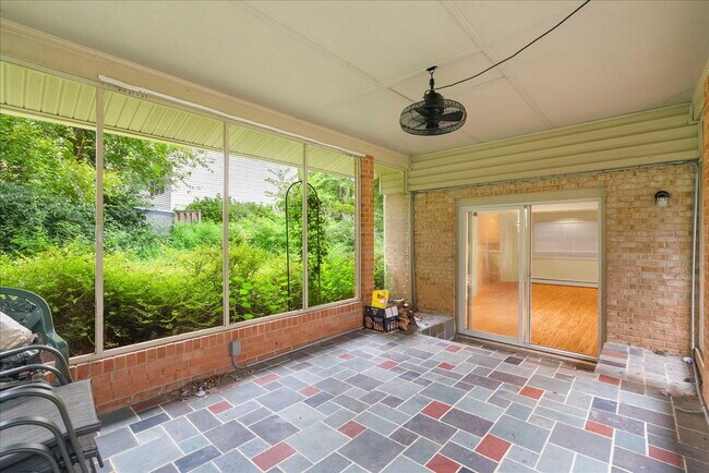 Building Photo - Find Your Forever Home in Valewood Manor
