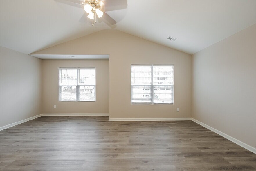 Building Photo - 904 Hilphiger Ct