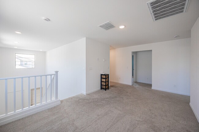 Building Photo - 7412 W Gardenia Ave