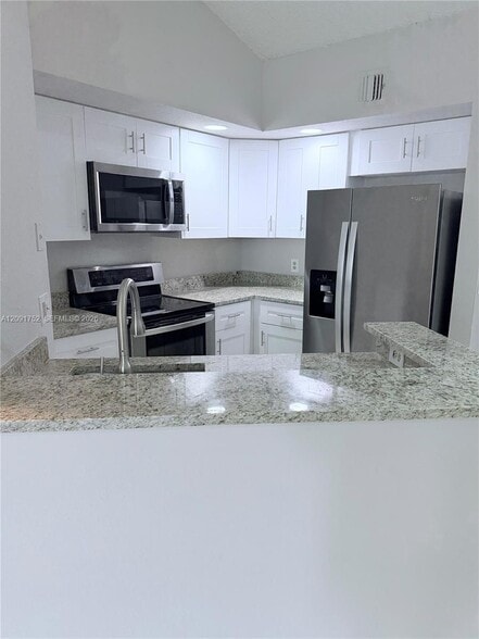 Building Photo - 3480 Pinewalk Dr N