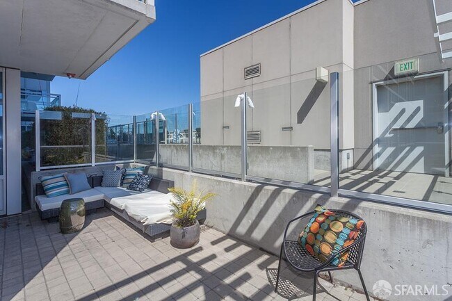 Building Photo - 501 Beale St