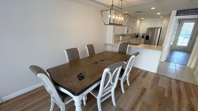 Building Photo - Furnished Short Term Rental