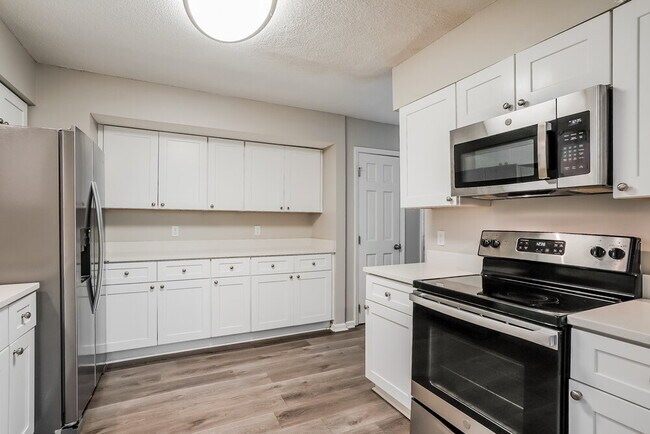 Building Photo - 3604 Greywood Dr