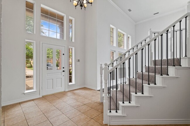 Building Photo - 5910 Spring Hill Dr