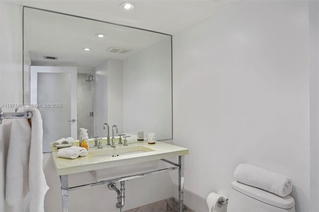 Building Photo - 1717 N Bayshore Dr