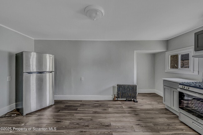Building Photo - 301 N Bromley Ave