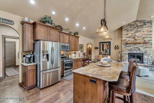 Building Photo - Pebble Creek
