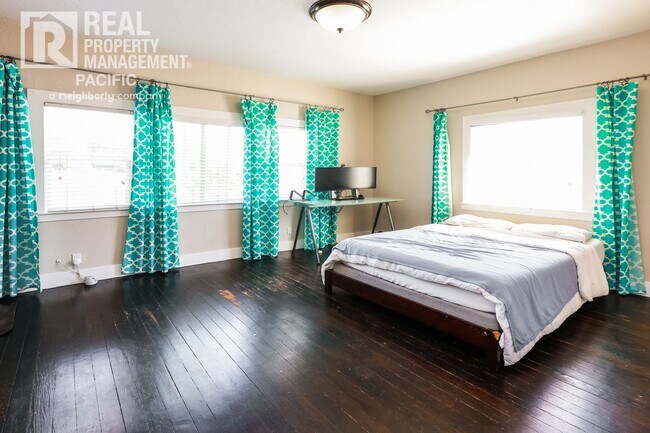 Building Photo - Bright & Spacious Oakland Home with Backya...