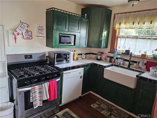 Building Photo - 1820 N Bush St