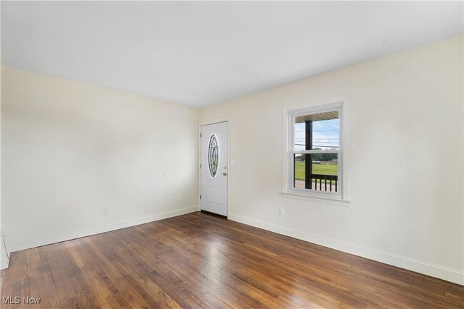 Building Photo - 203 Robinson Ave