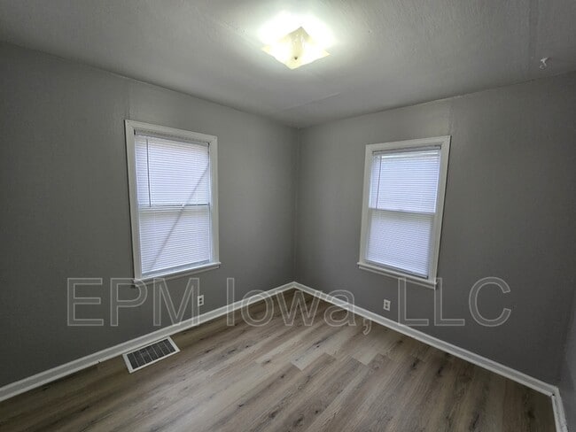 Building Photo - 606 Wyoming St