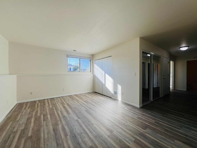 Building Photo - KHR-2708-48-S