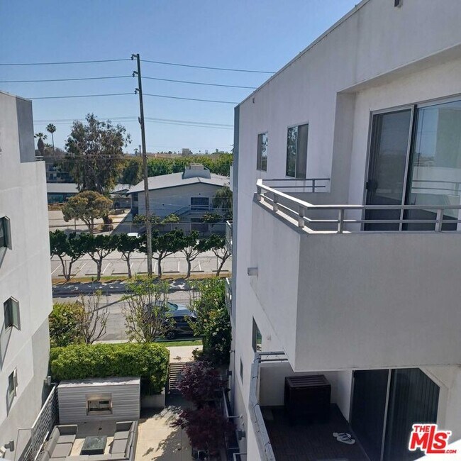 Building Photo - 1700 Sawtelle Blvd