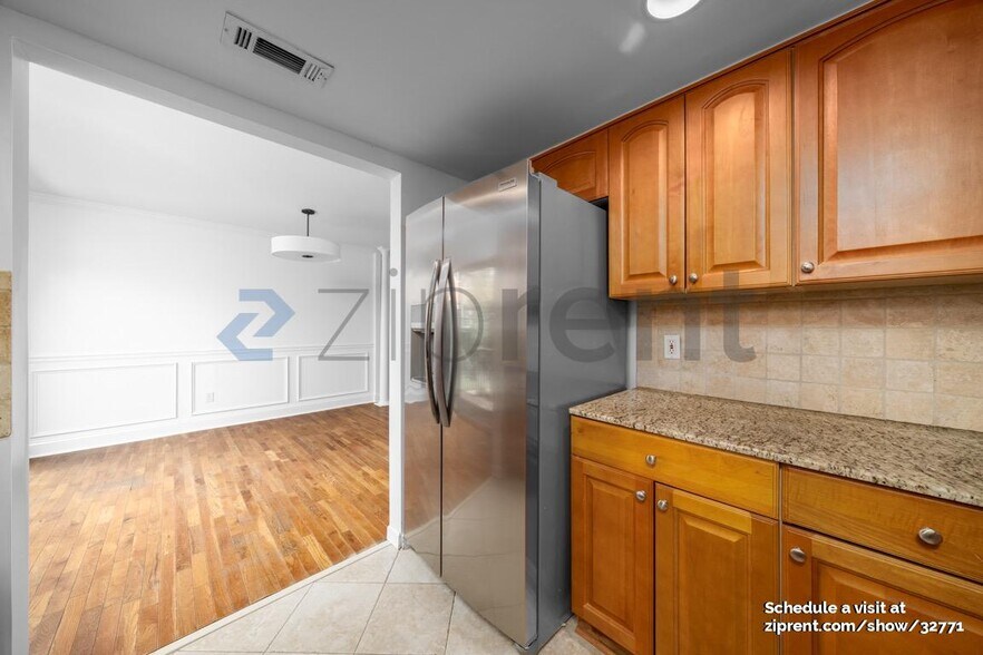 Building Photo - 2825 Northeast Expy