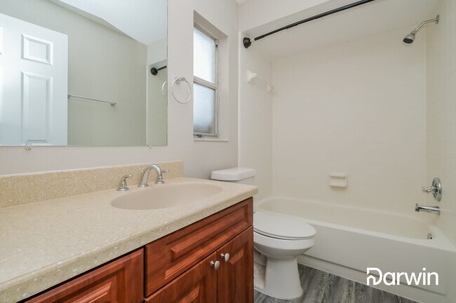 Building Photo - 4906 Oakshire Dr