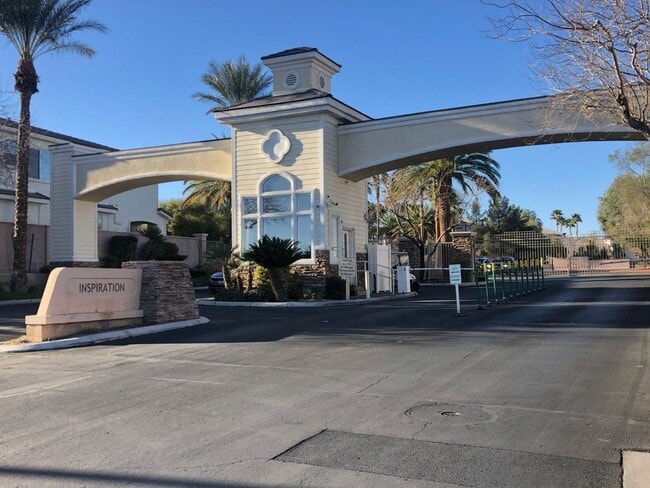 Building Photo - 3 BEDROOM & 2.5 BATH TOWNHOME LOCATED IN GREEN VALLEY  HENDERSON