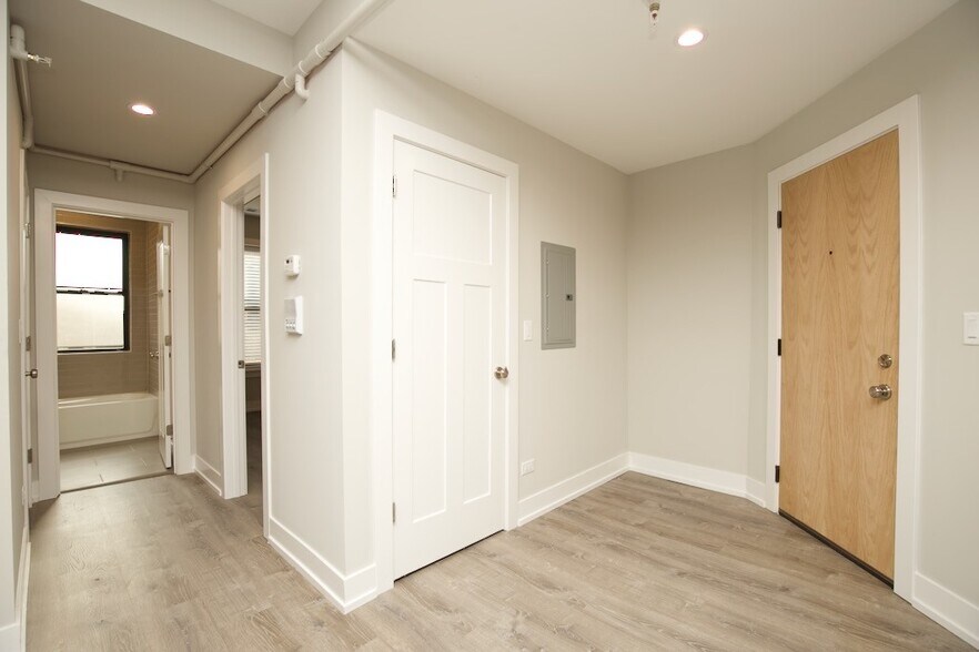 Building Photo - 1005 Crain St