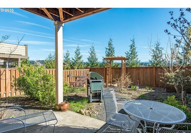 Building Photo - 13392 SE Autumnwood Ln