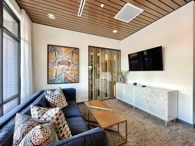 Building Photo - Modern Home For Rent