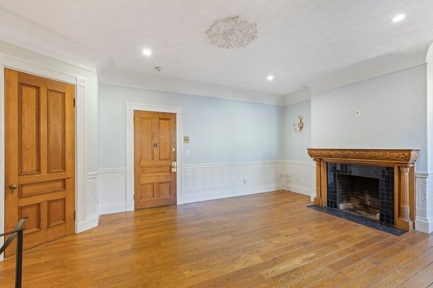Building Photo - 437 Marlborough St
