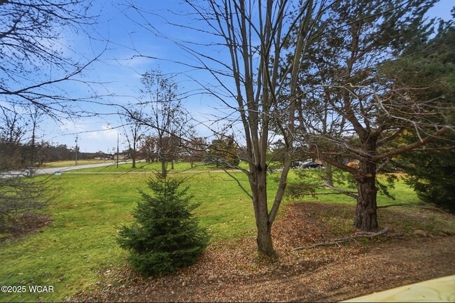 Building Photo - 2888 Lake Cir Dr