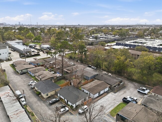 Building Photo - 4102 Sherwood Ln