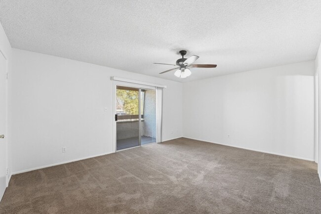 Building Photo - Beautiful 3-Bedroom Townhome in Northern Manor West