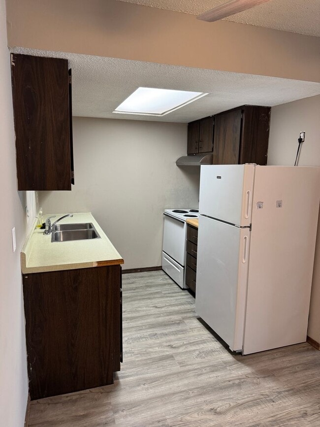 Building Photo - Comfortable 2BR Apartment in SW CoMo