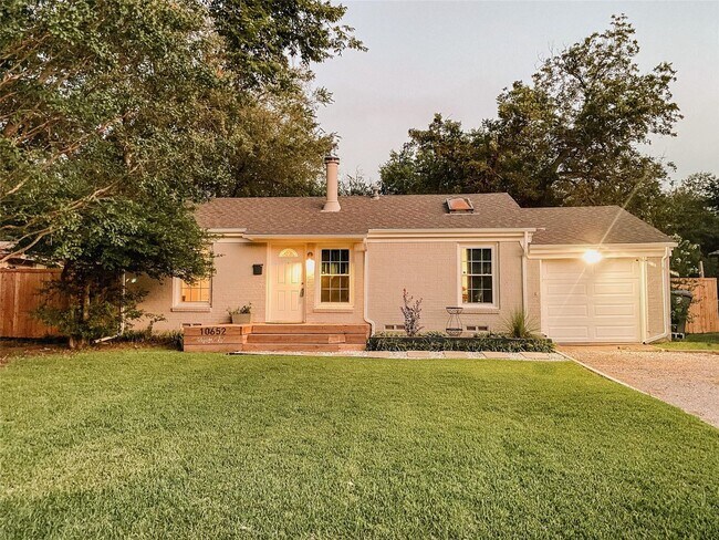 Building Photo - 10652 Cayuga Dr