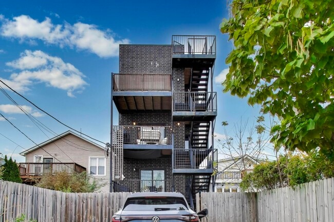 Building Photo - 3320 N Narragansett Ave