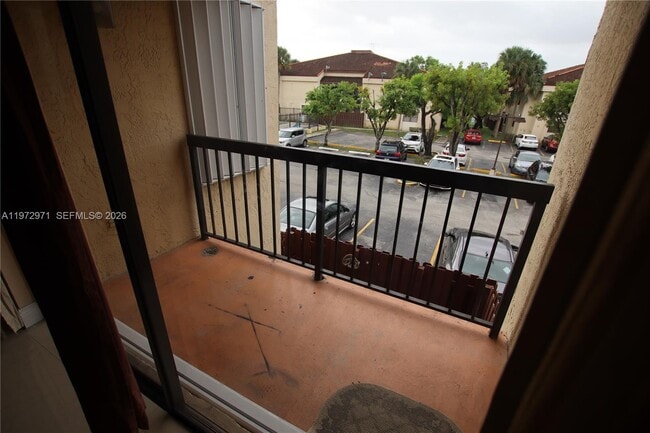 Building Photo - 690 W Park Dr