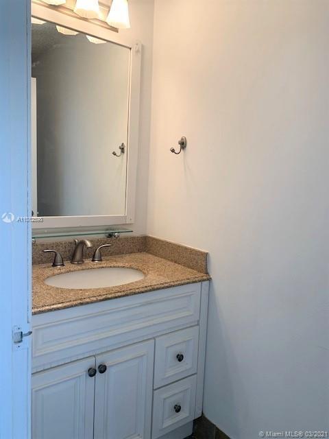 Building Photo - 5130 Elmhurst Rd