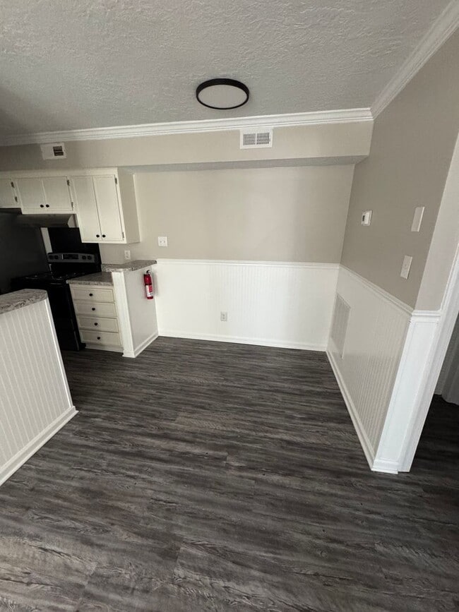 Building Photo - 207 New Petersburg Dr