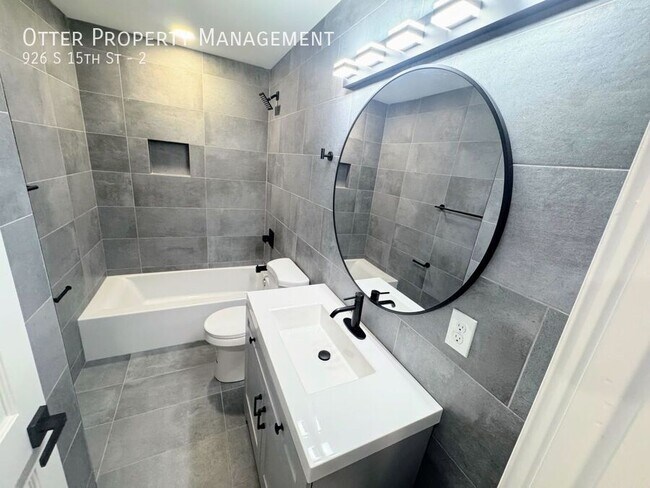 Building Photo - 926 S 15th St