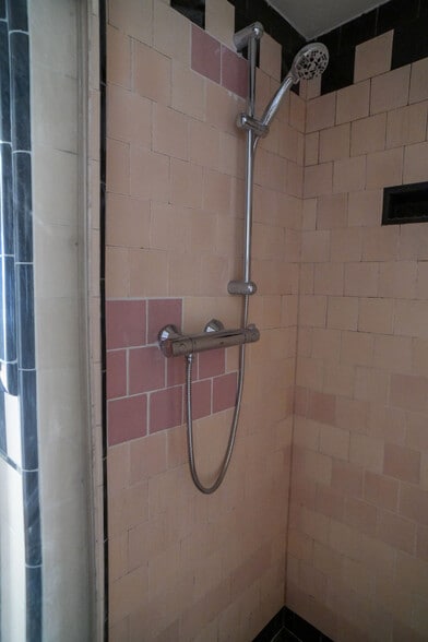 Bathroom - 1600 Clement St