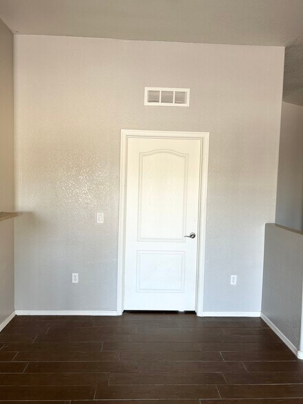 Building Photo - 356 N 169th Ave