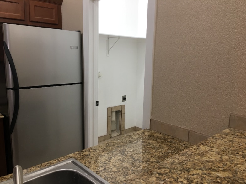 Building Photo - 6325 Reynolds Dr