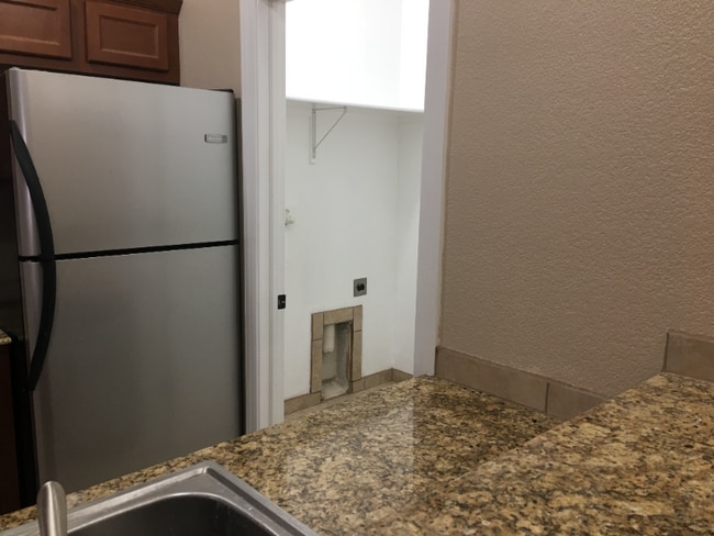 Building Photo - 6325 Reynolds Dr