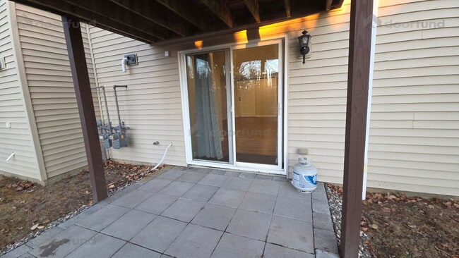 Building Photo - 62 Constitution Dr