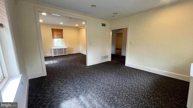 Building Photo - 7630 Cheltenham Ave