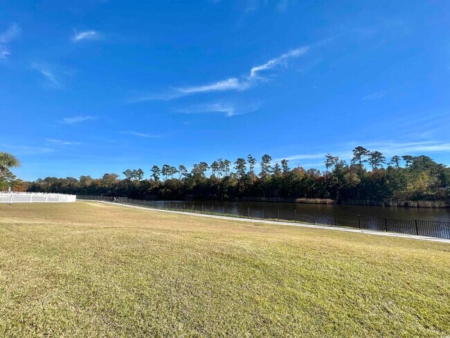 Building Photo - 628 Waterway Village Blvd