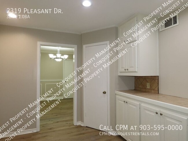 Building Photo - 2319 Pleasant Dr