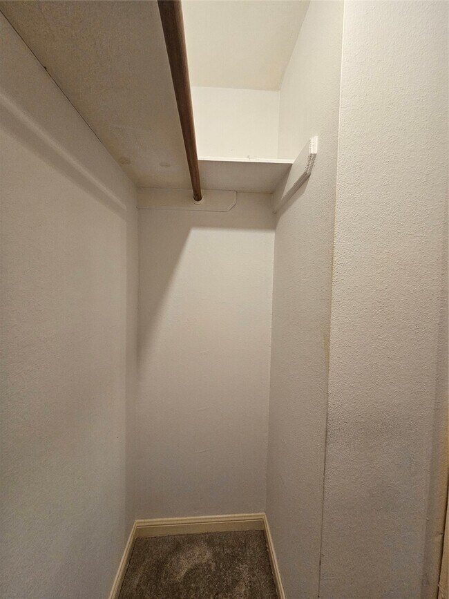 Building Photo - 11710 Southlake Dr