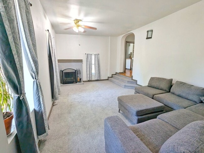 Building Photo - Adorable 2BR 1B in a Historic Neighborhood