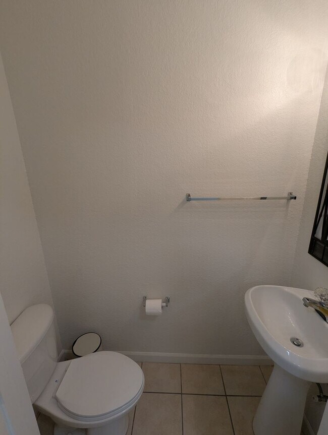 Building Photo - 4833 NW 46th Pl